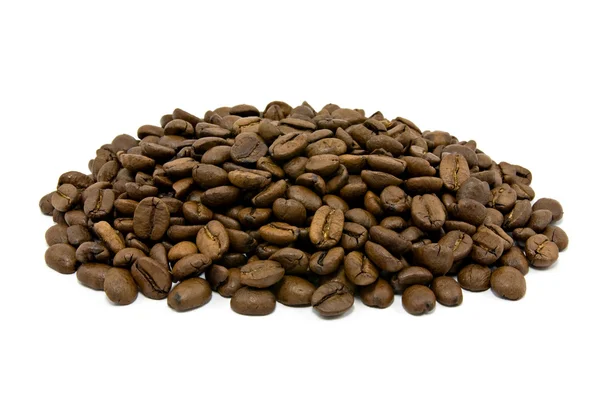 Куча жареных кофейных зерен — стоковое фото