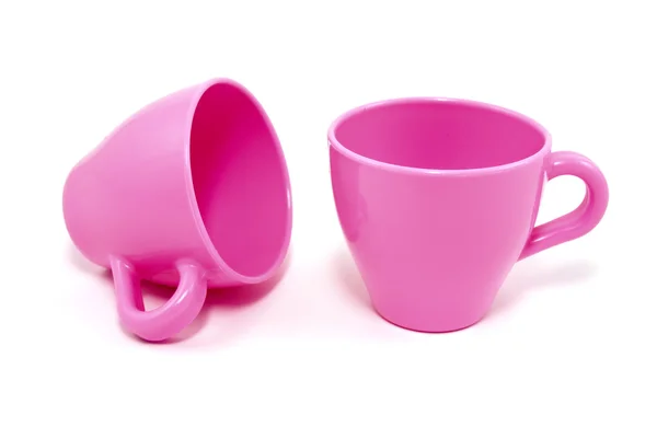 在白色背景上的两个粉红色塑料杯 — 图库照片