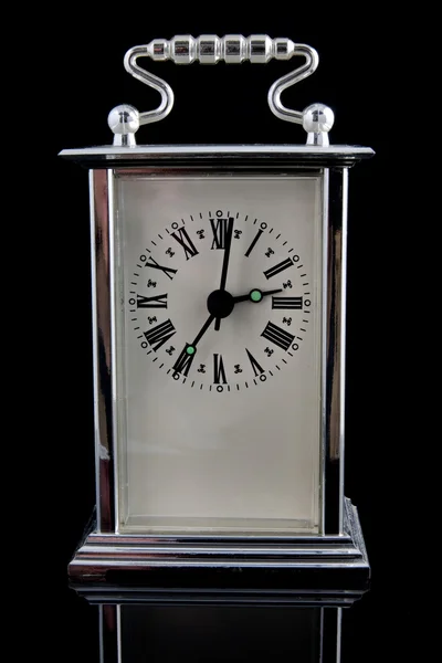 Reloj viejo en negro —  Fotos de Stock