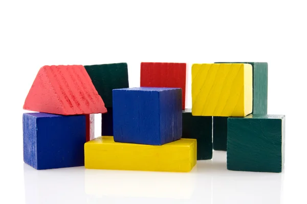 Dřevěné barevné kostky s reflexe — Stock fotografie