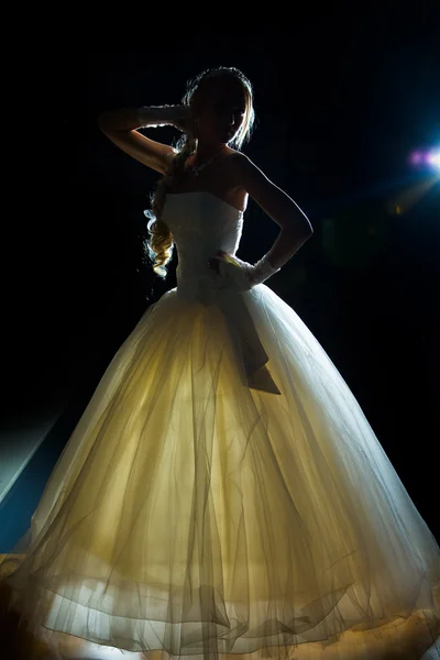 Silhouette of bride — Stock Photo, Image