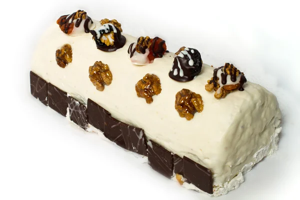 Weiße Schokoladenrolle Mit Nüssen Isoliert Auf Weißem Hintergrund — Stockfoto