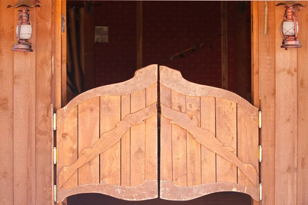 Старые двери салона — стоковое фото