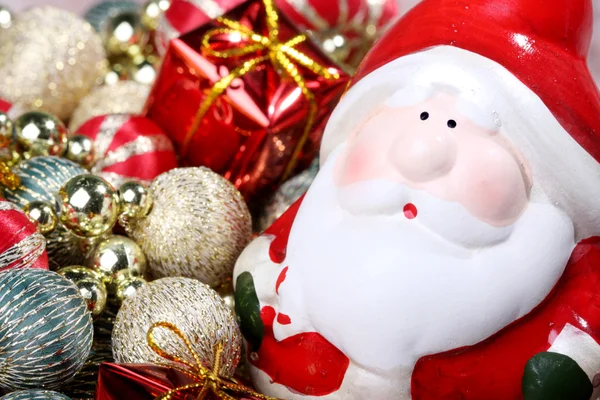 Papai Noel com decorações de Natal — Fotografia de Stock