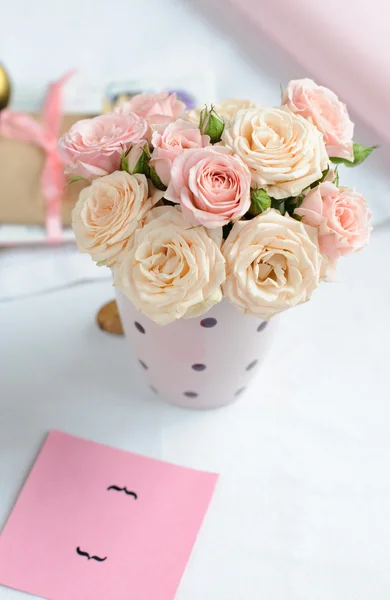 Buquê de rosas rosa delicadas — Fotografia de Stock