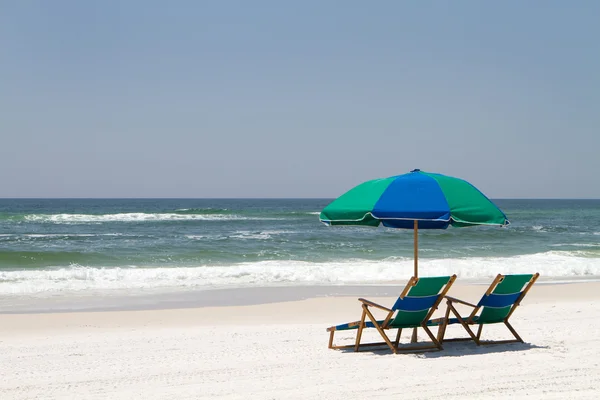 Кресла на пляже Форт Уолтон — стоковое фото
