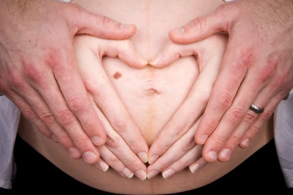 Gravid kärlek händer — Stockfoto
