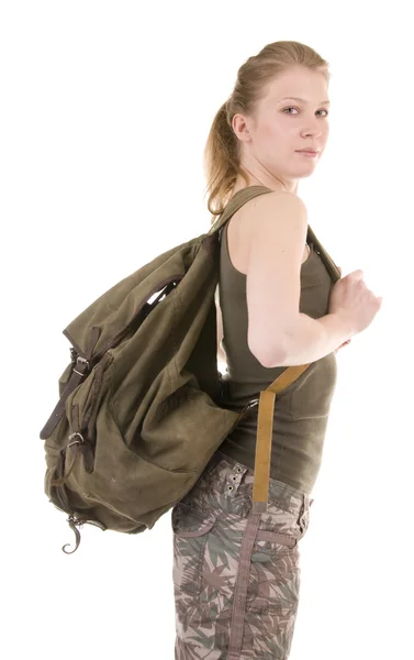 Backpacker genç bir kadın — Stok fotoğraf