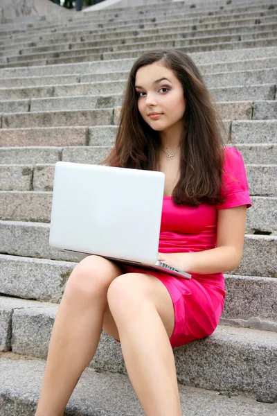 Giovane Caucasico Studente Donne Con Computer Portatile — Foto Stock