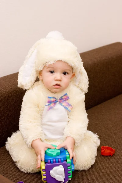 Vrij Kaukasische Baby Konijn Kostuum Spelen — Stockfoto