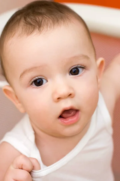 白人の赤ちゃんの肖像画を楽しい — ストック写真