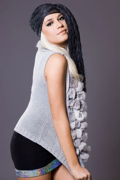 Sexy módní žena kožešinové vestě — Stock fotografie