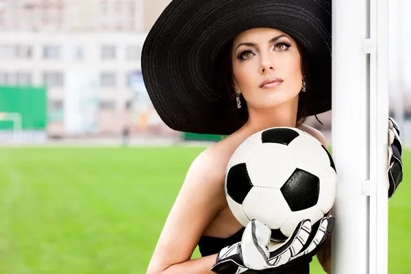 Elegancka kobieta z piłki nożnej — Zdjęcie stockowe