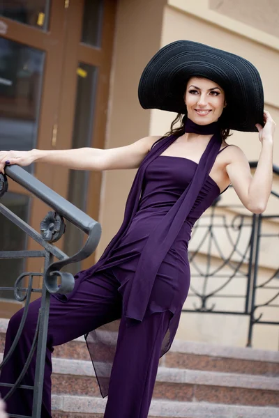 Hermosa dama del sombrero — Stockfoto