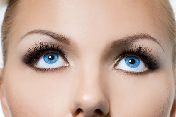 Nahaufnahme schöner weiblicher Augen — Stockfoto