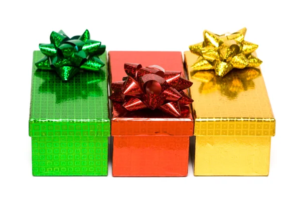 Cajas de regalo con lazo aislado sobre fondo blanco —  Fotos de Stock