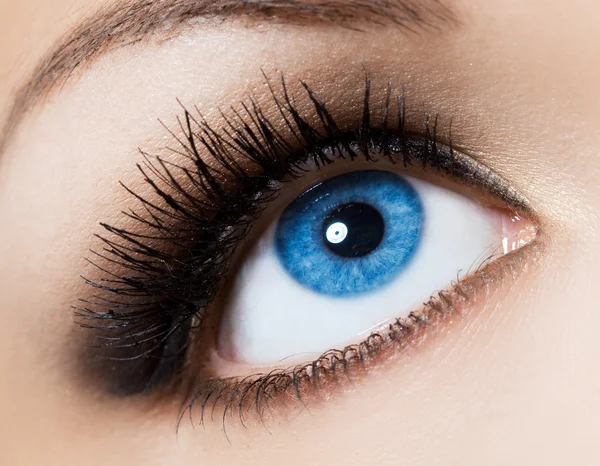 Close-up de belo olho de mulher — Fotografia de Stock