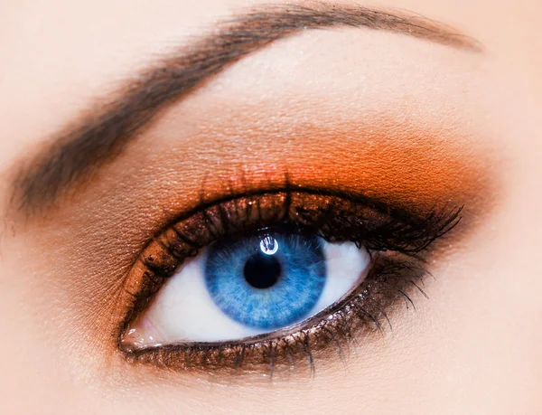 Närbild av vackra fruntimmersaktig öga — Stockfoto