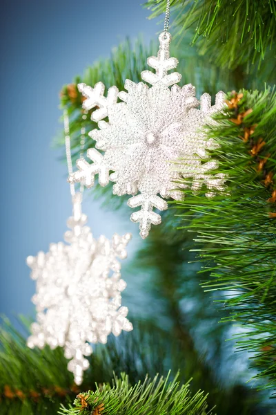 圣诞雪花与树的分支 — 图库照片