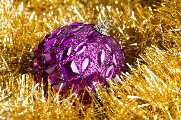 Decorazione natalizia con ghirlanda festiva (DOF poco profondo ) — Foto Stock