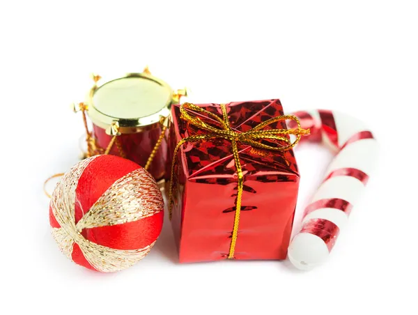 Top ve davul şenlikli hediye kutusu — Stok fotoğraf