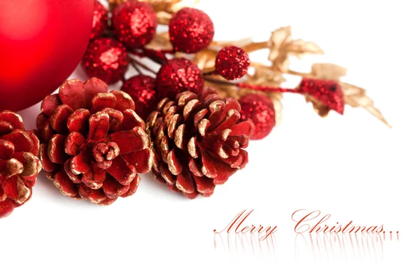 Kerstmis pinecone met Europese holly — Stockfoto