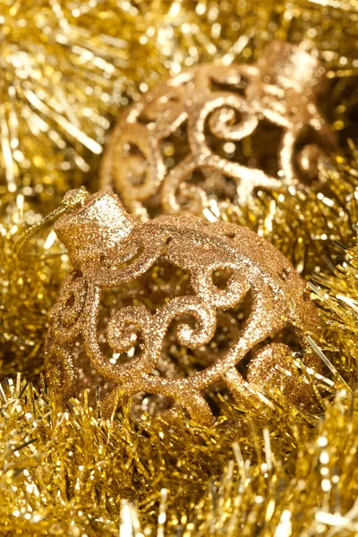 Рождественское украшение с праздничной гирляндой (мелкий DOF ) — стоковое фото