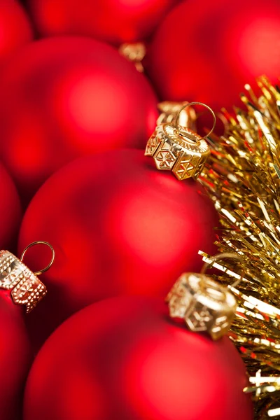 Kerstdecoratie met feestelijke garland — Stockfoto
