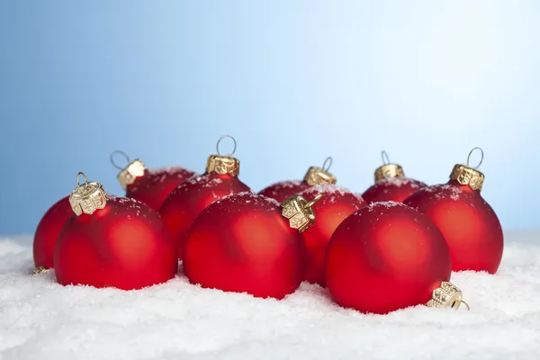 Decoratie Kerstballen Met Sneeuw — Stockfoto