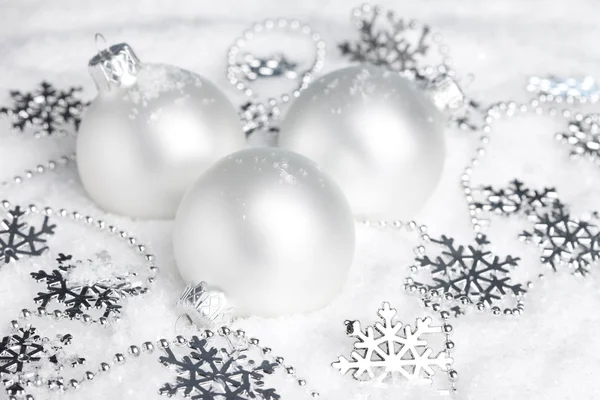 Bolas Decoración Navidad Con Nieve —  Fotos de Stock