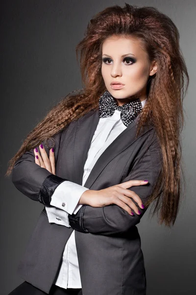 Elegant fashionabla kvinna med bow-tie — Stockfoto