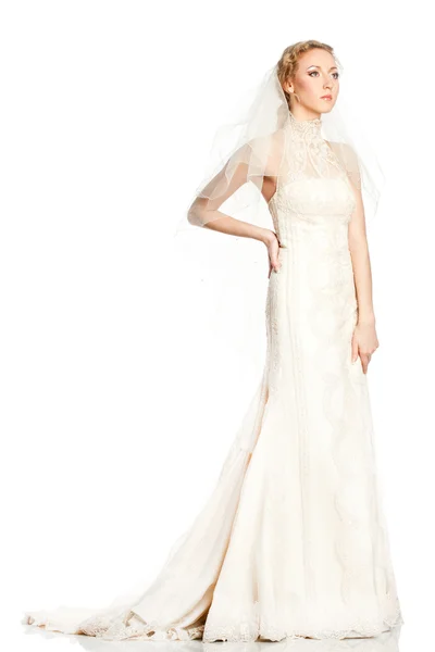 Nevěsta v krásných bílých šatech — Stock fotografie