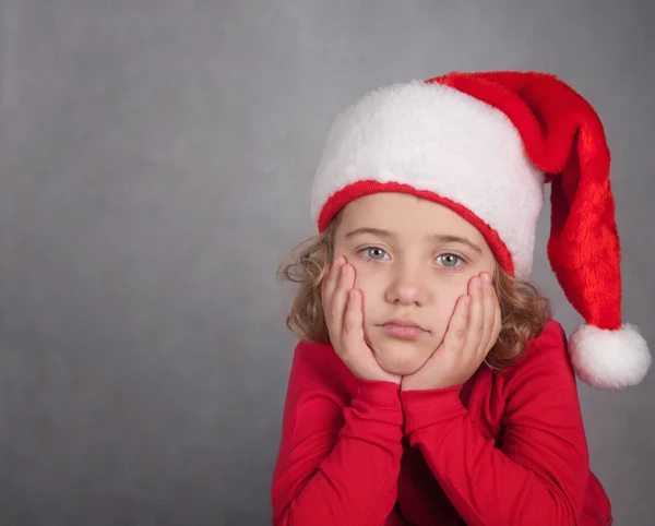 Menina com chapéu de Papai Noel — Fotografia de Stock