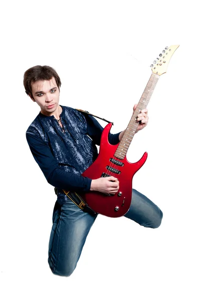 Гитарист с электрогитарой — стоковое фото
