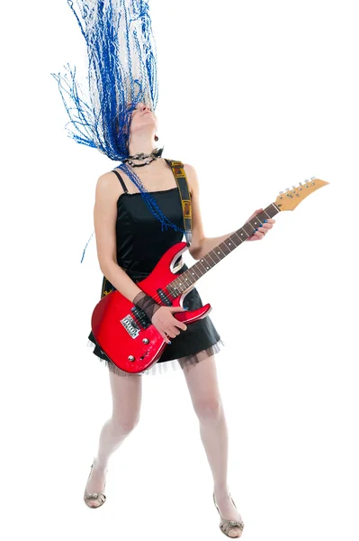 Dívka kytarista s červenou kytarou — Stock fotografie