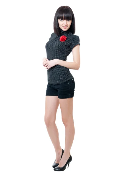Chica joven en blusa negra y pantalones cortos — Foto de Stock
