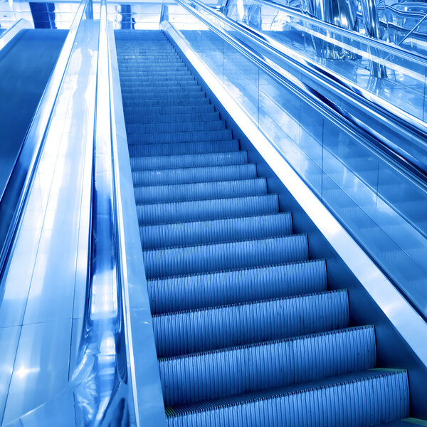 Moving escalator