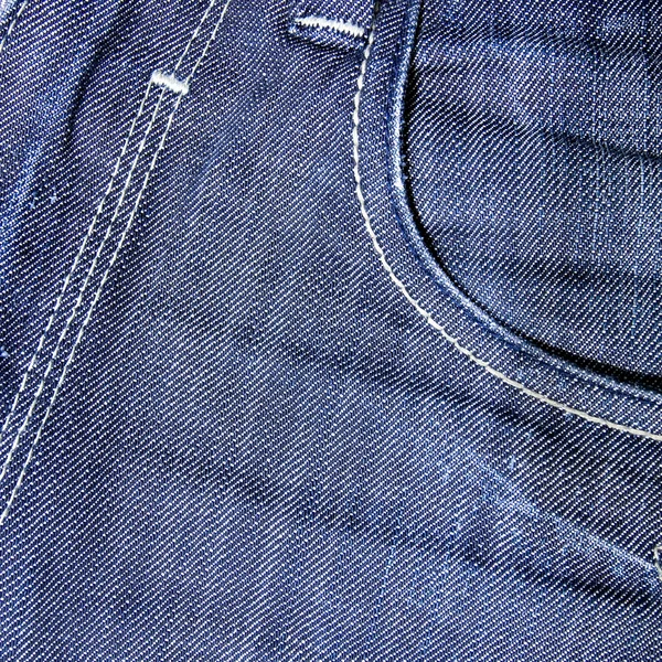 Otrhaný džíny kapsa s slza — Stockfoto