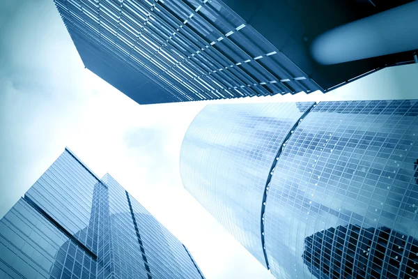 向新的现代建筑摩天大楼的商业前景展望 — 图库照片