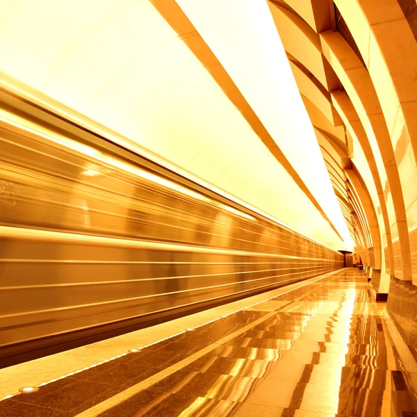Mavi ışık metro istasyonu — Stok fotoğraf