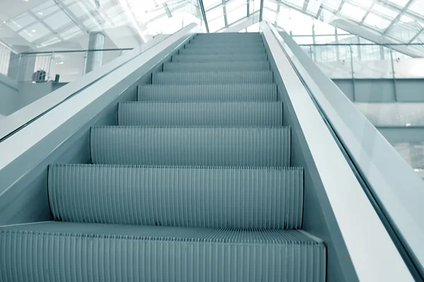 Hareketli yürüyen merdiven — Stok fotoğraf