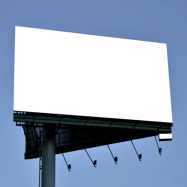 Grande cartellone bianco sopra il cielo blu — Foto Stock