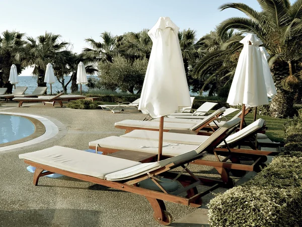 Słoneczny basen w Grecji — Zdjęcie stockowe