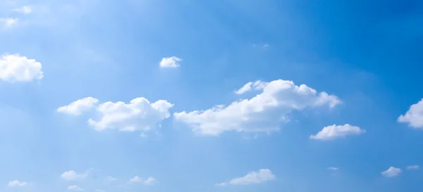 Vackra ockrafärg med moln — Stockfoto