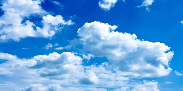 Belo céu azul — Fotografia de Stock