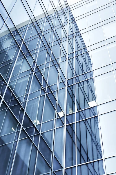 ブルーの近代的なビジネス建物 — ストック写真