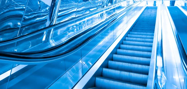 Modré Pohyblivý eskalátor — Stock fotografie
