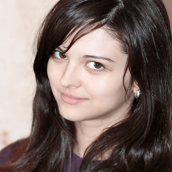 Portret van een mooie jonge tieners meisje glimlachen — Stockfoto