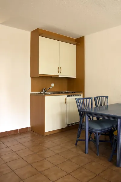 Interior da cozinha moderna no hotel — Fotografia de Stock