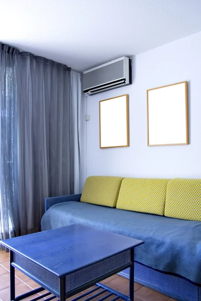 Saç kremi ile konforlu yatak odası — Stok fotoğraf